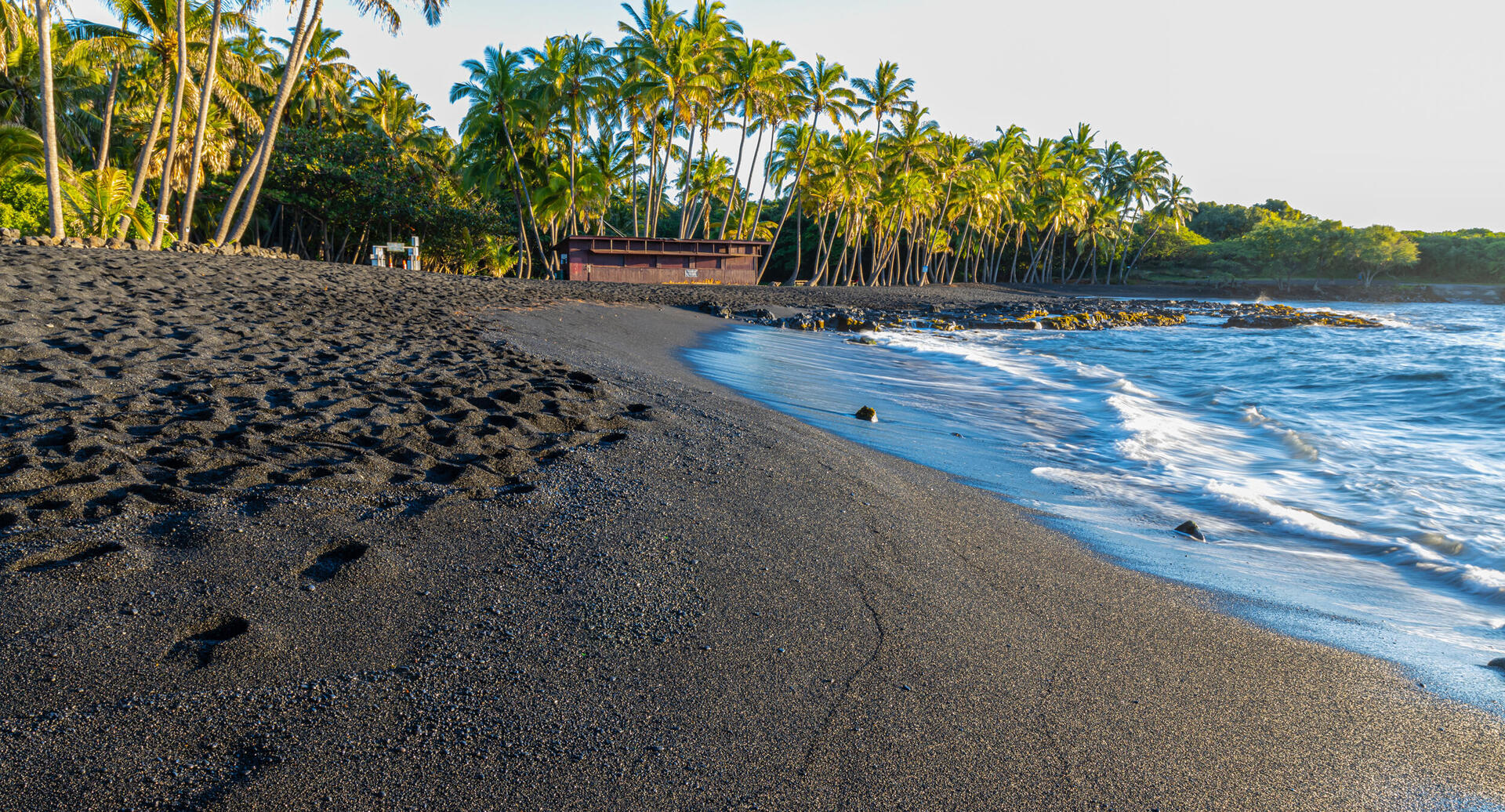 פוטו חופים עם חול שחור הוואי חוף פנאלו