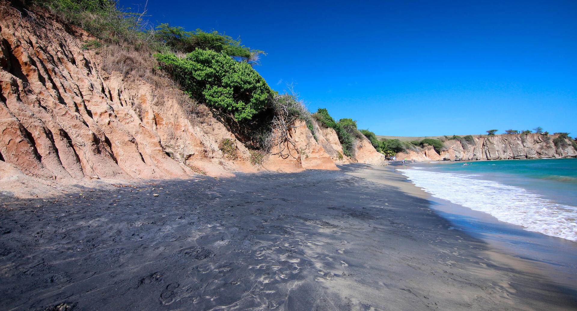 פוטו חופים עם חול שחור פורטו ריקו חוף נגרה 