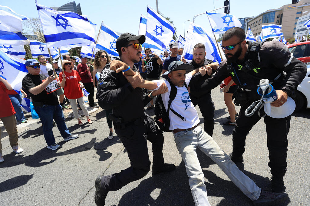 עימותים בין שוטרים ל מפגינים הפגנה ב חיפה 4.5.23