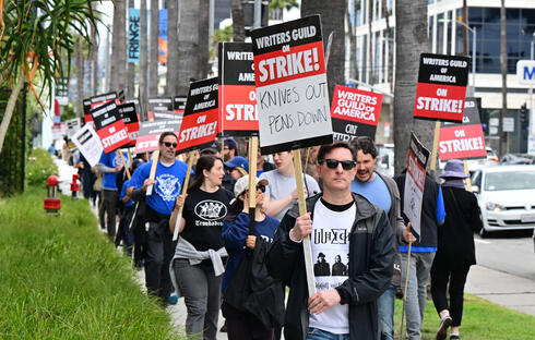 שביתת תסריטאים בהוליווד, צילום:  Frederic J. BROWN / AFP