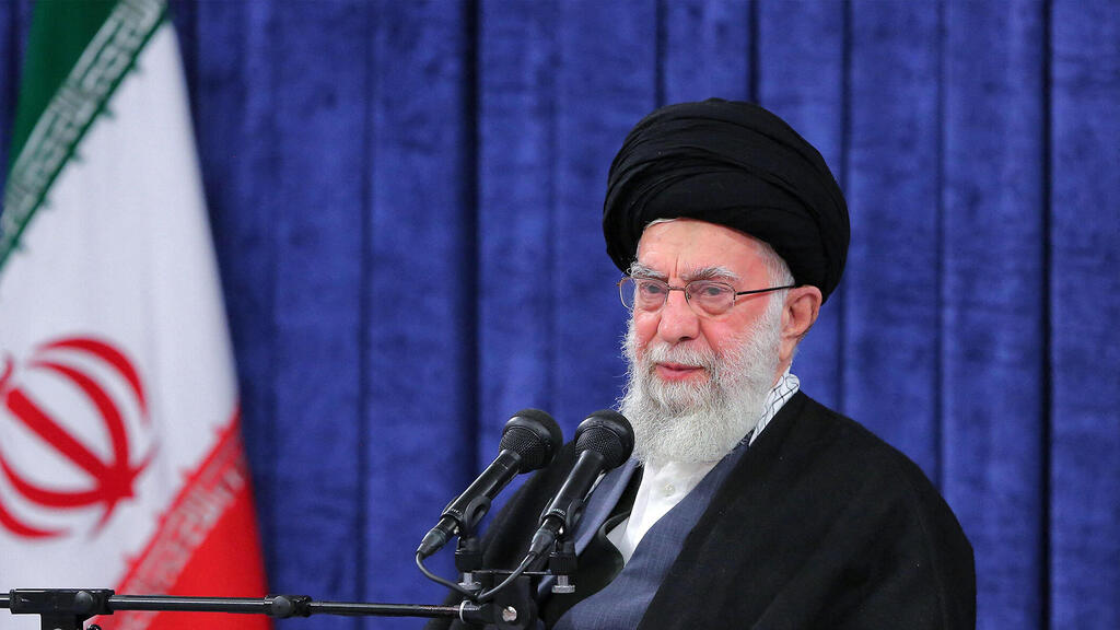המנהיג העליון ב איראן עלי חמינאי