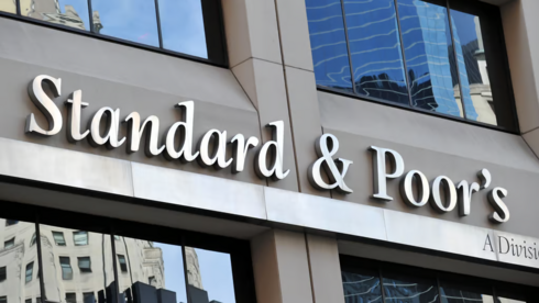 צילום: Stan Honda/AFP ב-S&P מזהירים: הכסף הזול בורח מהבנקים בישראל, והתשואה להון תישחק