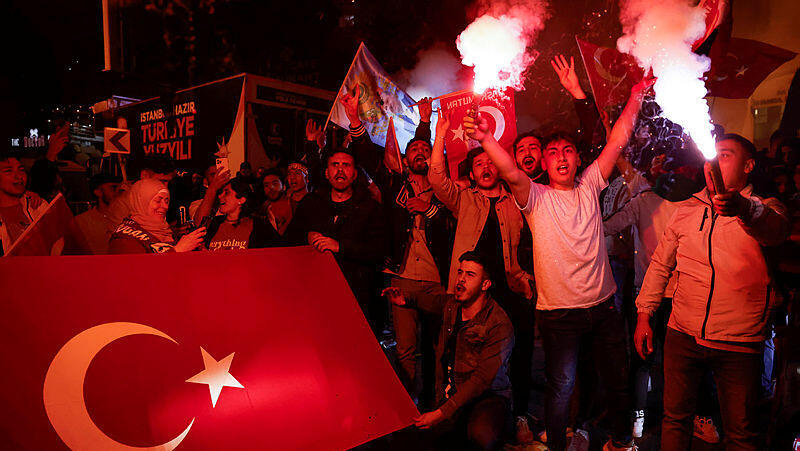 בחירות ב טורקיה תומכי רג'פ טאיפ ארדואן חוגגים באנקרה