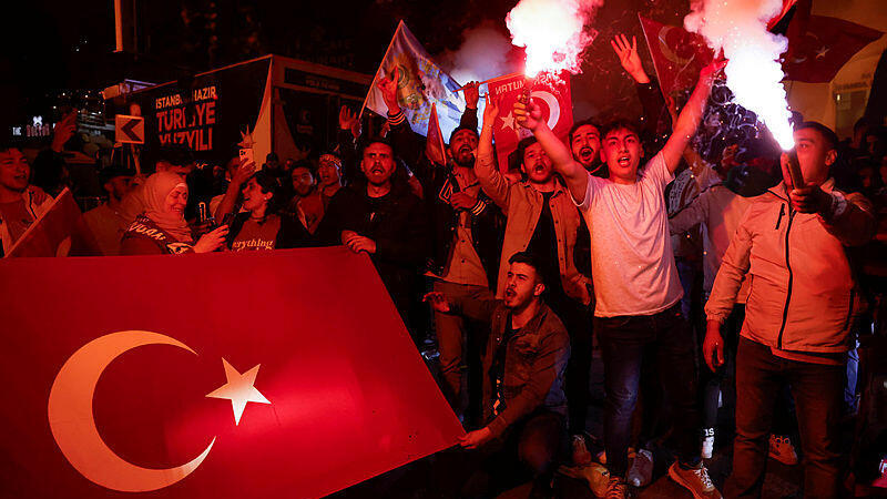 בחירות ב טורקיה תומכי רג'פ טאיפ ארדואן חוגגים באנקרה