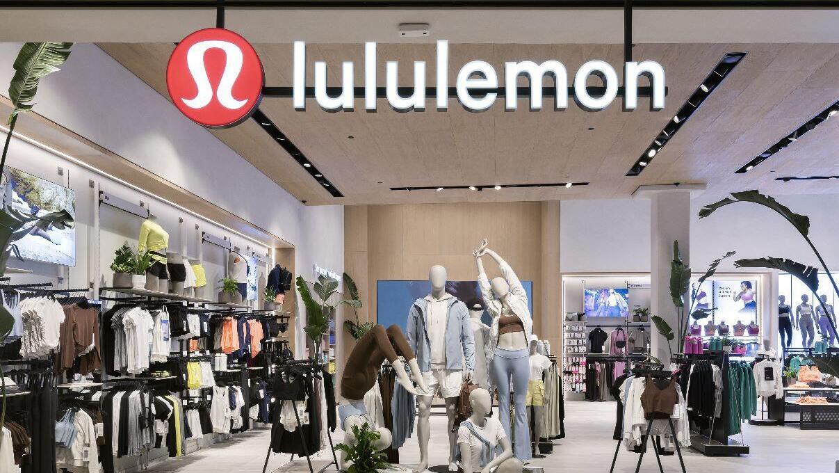 חנות של לולולמון בקניון רמת אביב lululemon