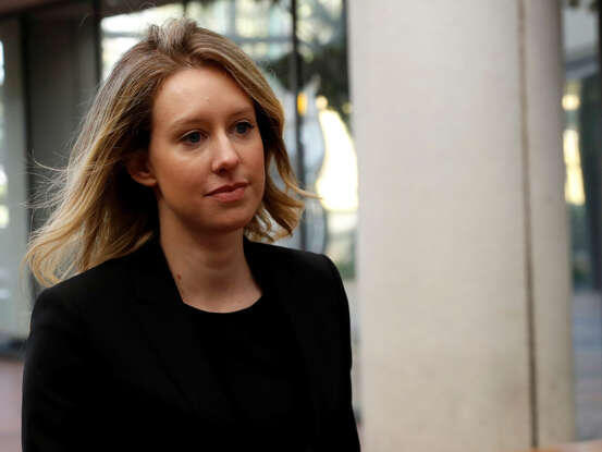 אליזבת הולמס בבית המשפט (צילום: Stephen Lam/Reuters) אליזבת הולמס חברת טראנוס בבית משפט