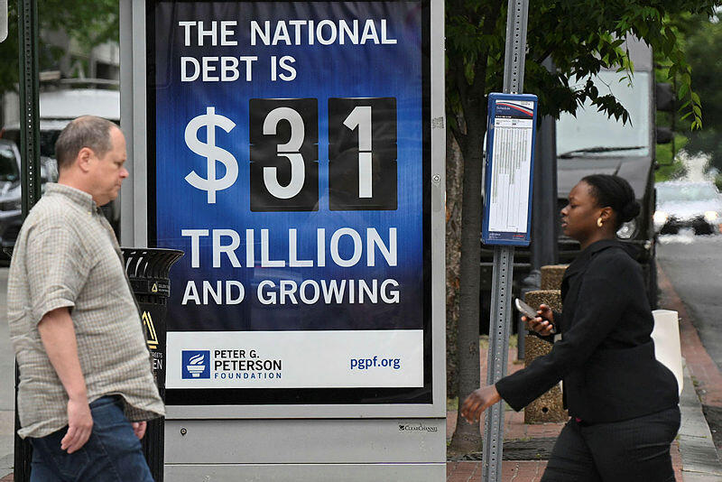 תקרת החוב שלט בוושינגטון ארה"ב המציג את גובה תקרת החוב
