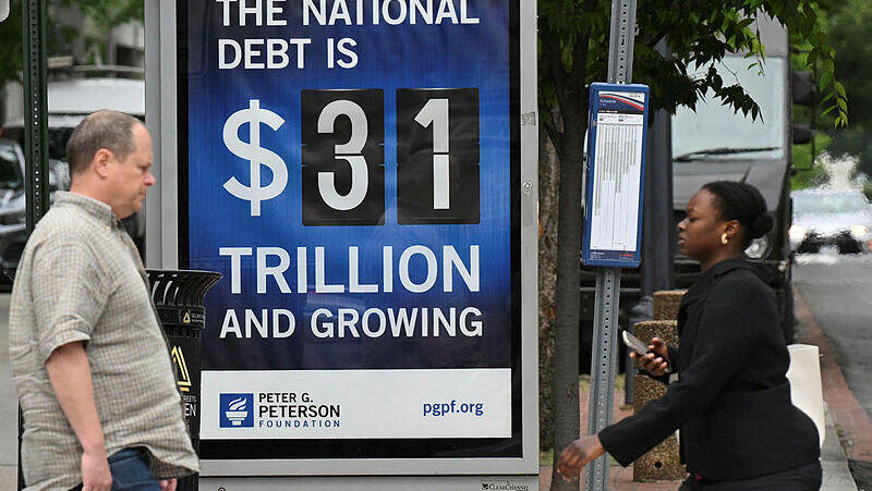 תקרת החוב שלט בוושינגטון ארה"ב המציג את גובה תקרת החוב