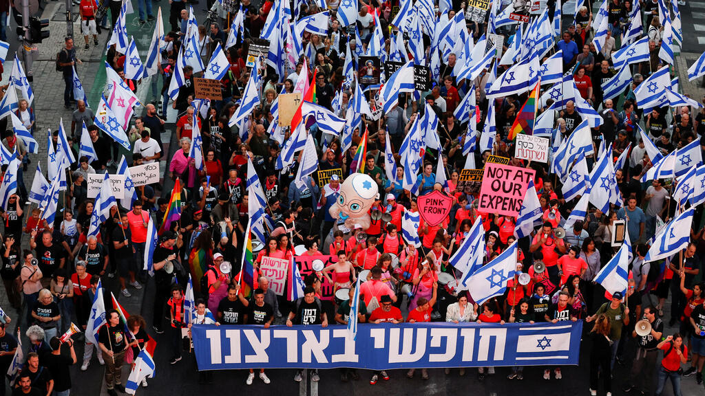 הפגנה הפגנת מחאה מחאת נגד הפיכה מהפכה משפטית דמוקרטיה צומת קפלן תל אביב