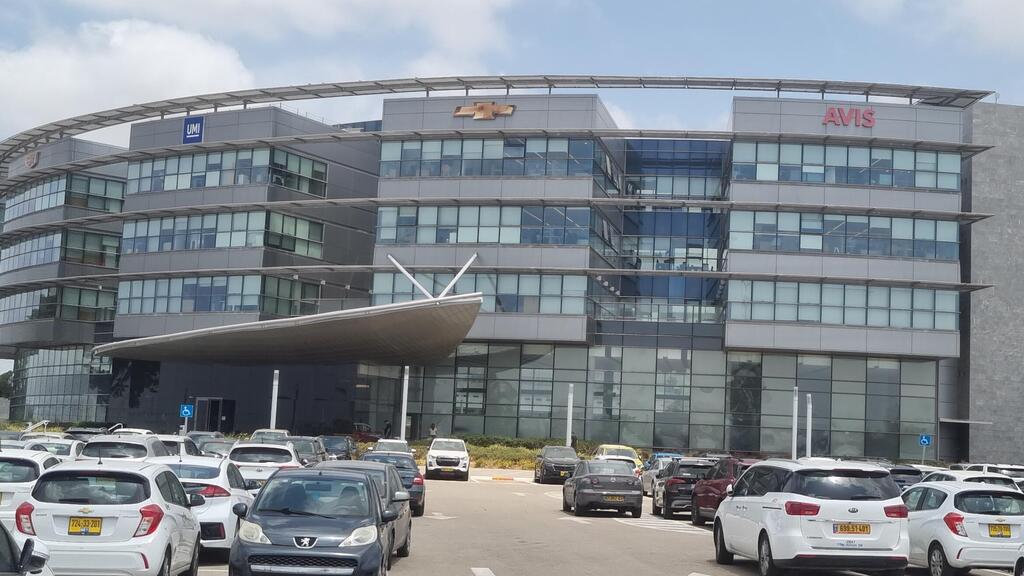 בניין UMI יבואנית שברולט ברמלה (צילום: תומר הדר) בניין UMI יבואנית שברולט ב רמלה