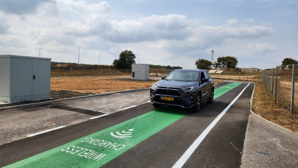 כביש חכם של אלקטריאון (צילום: יח"צ) רכב חשמלי נוסע 100 שעות מאה שעות בלי עצירה לטעינה במטה אלקטריאון בית ינאי