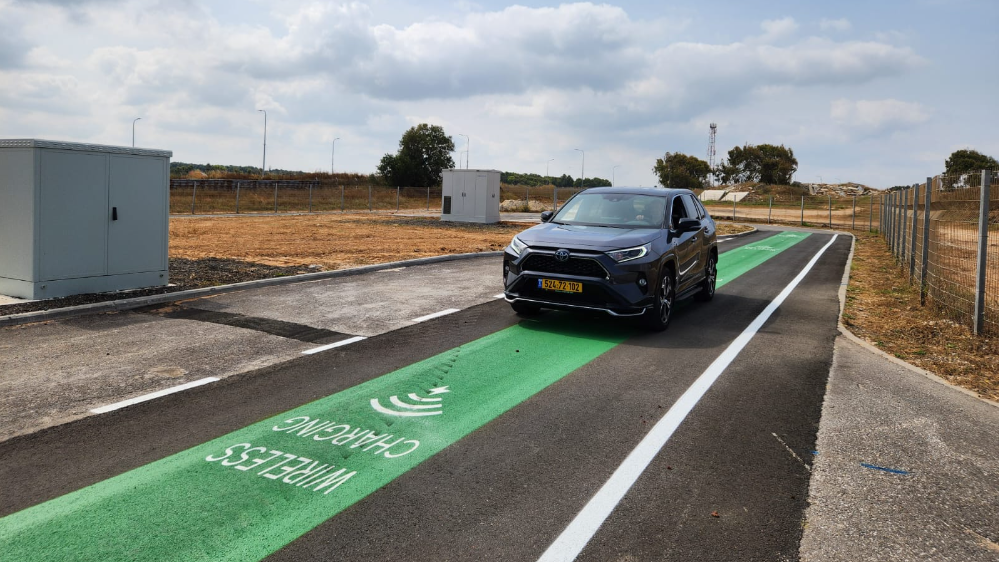 רכב חשמלי נוסע 100 שעות מאה שעות בלי עצירה לטעינה במטה אלקטריאון בית ינאי