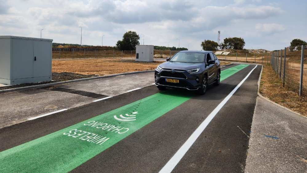 רכב חשמלי נוסע 100 שעות מאה שעות בלי עצירה לטעינה במטה אלקטריאון בית ינאי