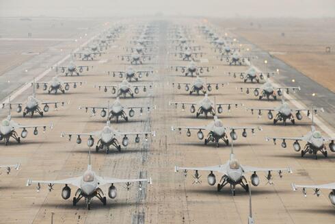 הרבה מטוסים, הרבה דגמים, המון הבדלים, צילום: USAF