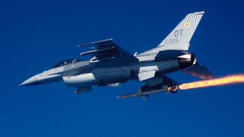 F16 משגר טיל HARM נגד מכ"מ, צילום: USAF