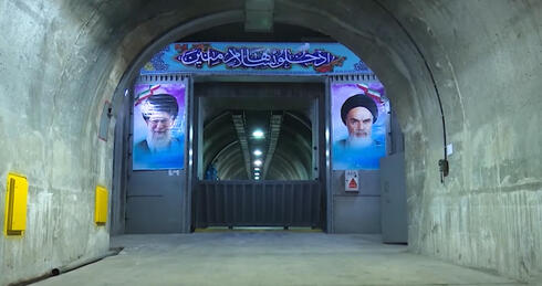 דלת של מכלול ייצור ושיגור טילים שחשפה איראן, צילום: FARS