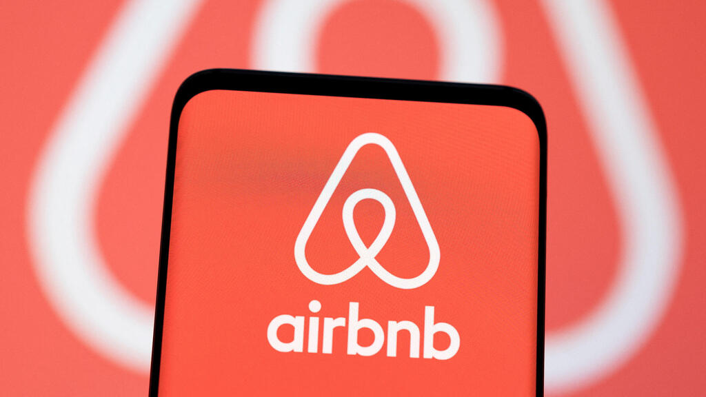 Airbnb. הקלה לאורחים (צילום: REUTERS/Dado Ruvic/Illustration/File Photo) airbnb לוגו 3.5.22