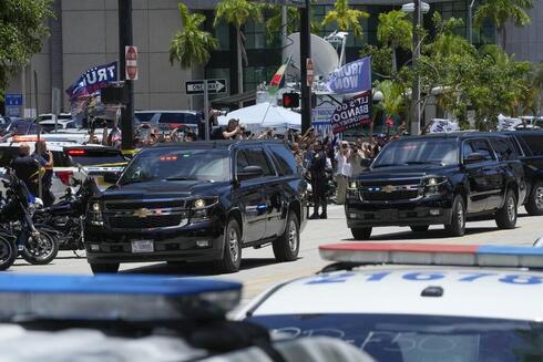שיירת טראמפ מגיעה לבית המשפט הפדראלי במיאמי, צילום: AP