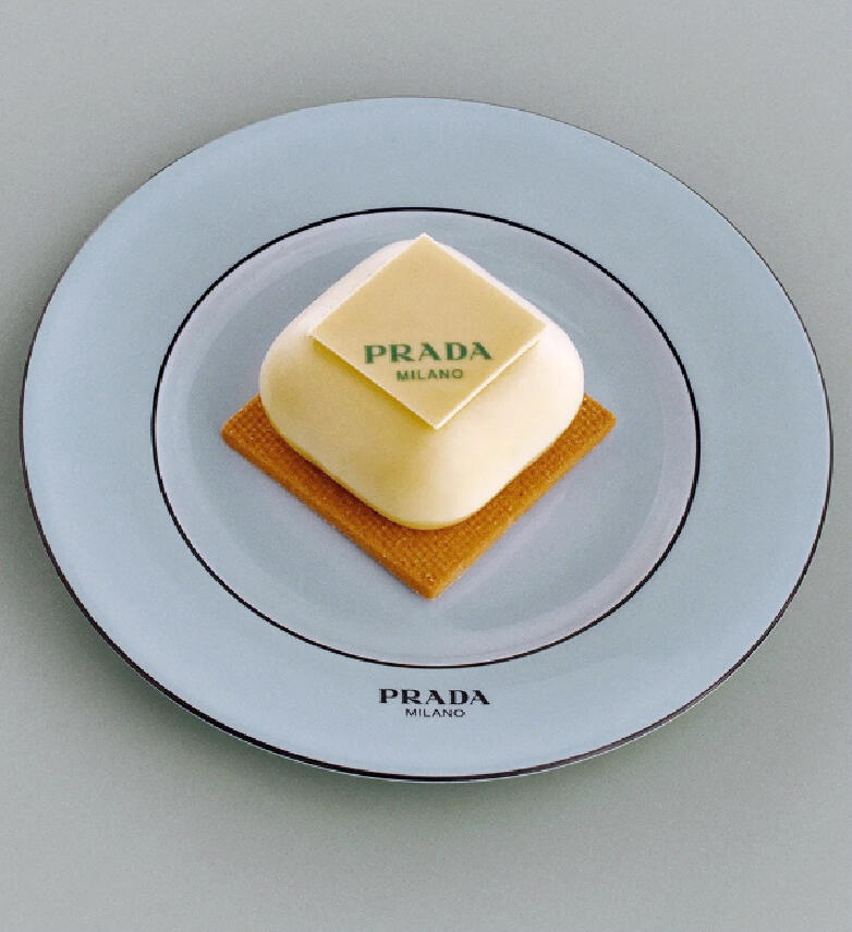 עוגת לימון עם לוגו של פראדה פנאי