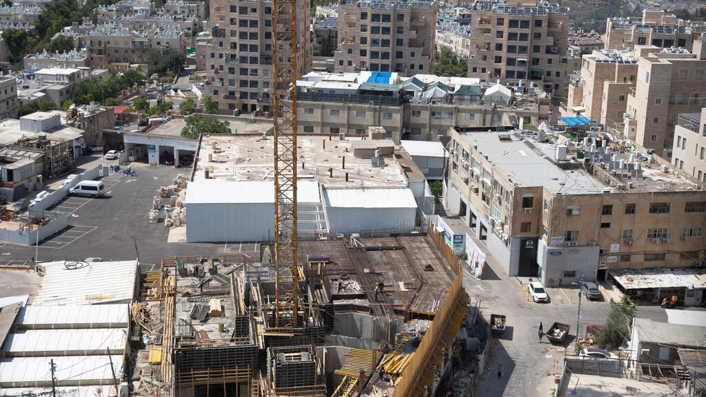 מתחם בשכונת רוממה בירושלים (צילום: אלכס קולומויסקי) מתחם ב שכונת רוממה
