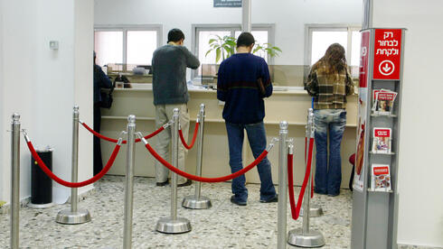 צילום: שאול גולן הבנקים החלו לשלוח את פירוט העמלות, אבל החוק צפוי להידחות