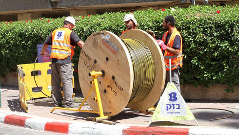 משרד התקשורת שוקל להקל את הפיקוח על מחירי השכירות של סיבים אופטיים מבזק