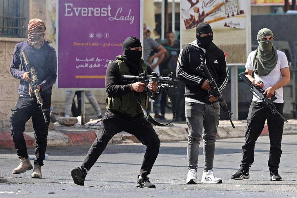 פלסטינים יורים לעבר כוחות צה"ל ב ג'נין