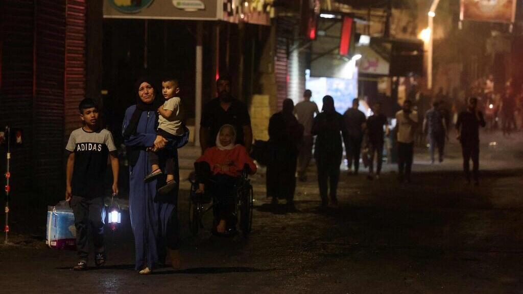 אלפי פלסטינים בורחים מג&#39;נין: &quot;החמושים מתחבאים בבתים שלהם&quot;