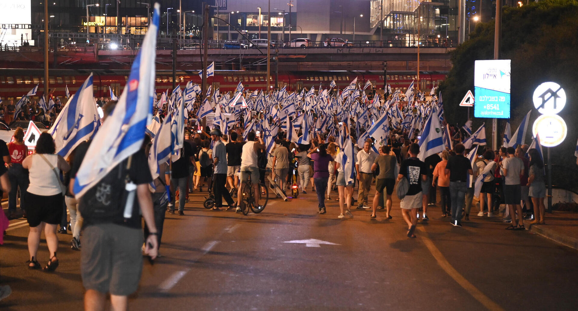 איילון חסום הפגנות לאחר פרישת עמי אשד הפיכה משטרית