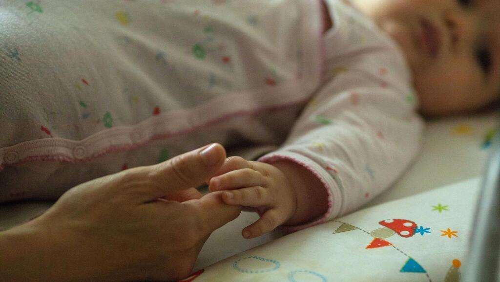 גרמניה תפסיק לממן חופשות לידה להורים המרוויחים מעל 150 אלף יורו