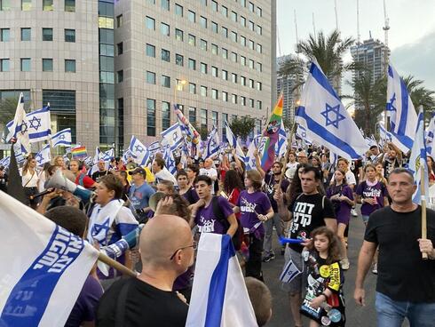 מחאה בתל אביב נגד ההפיכה המשטרית. שבת 27 למחאה,  