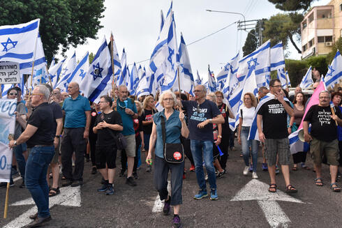 הפגנה מחאה נגד ההפיכה המשטרית חיפה, צילום: שרון צור