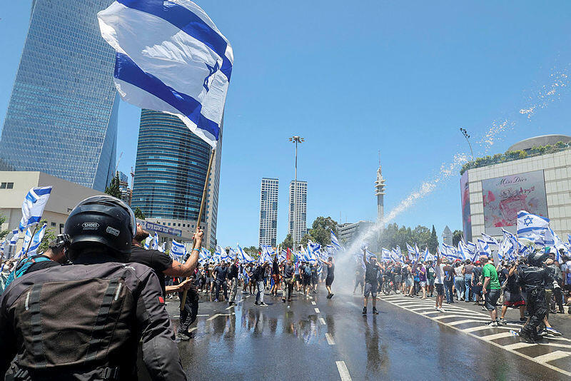 מפגינים ב צומת עזריאלי יום השיבוש 11.7.2023