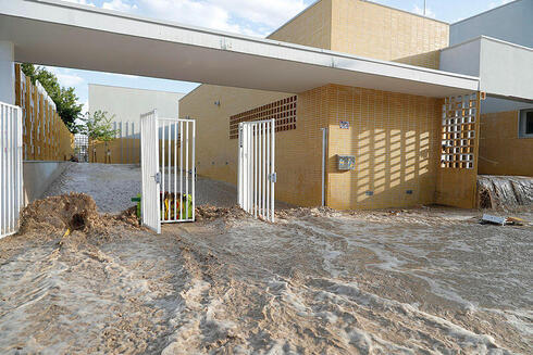 השטפונות בסרגוסה, צילום: EPA/JAVIER CEBOLLADA