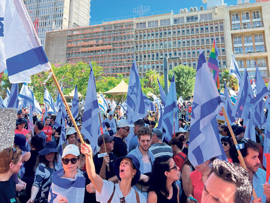 הפגנה מול בניין ההסתדרות בת"א