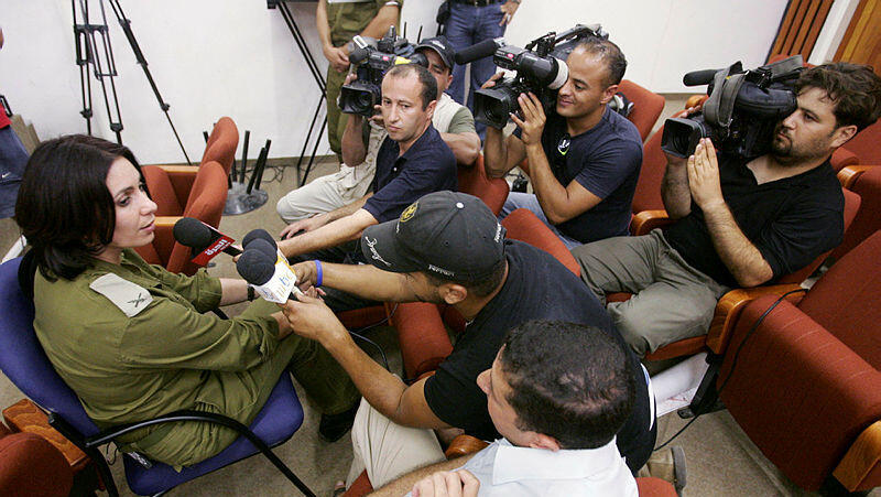 מירי רגב בתדרוך עיתונאים ערבים ערב תוכנית ההתנתקות ב-2005