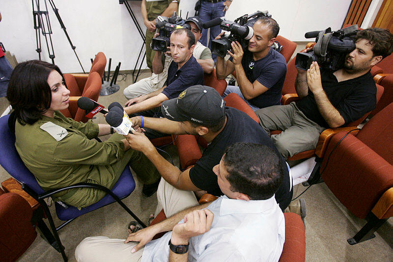 מירי רגב בתדרוך עיתונאים ערבים ערב תוכנית ההתנתקות ב-2005