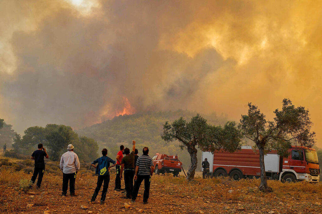 פוטו גל חום שריפה ליד אתונה יוון