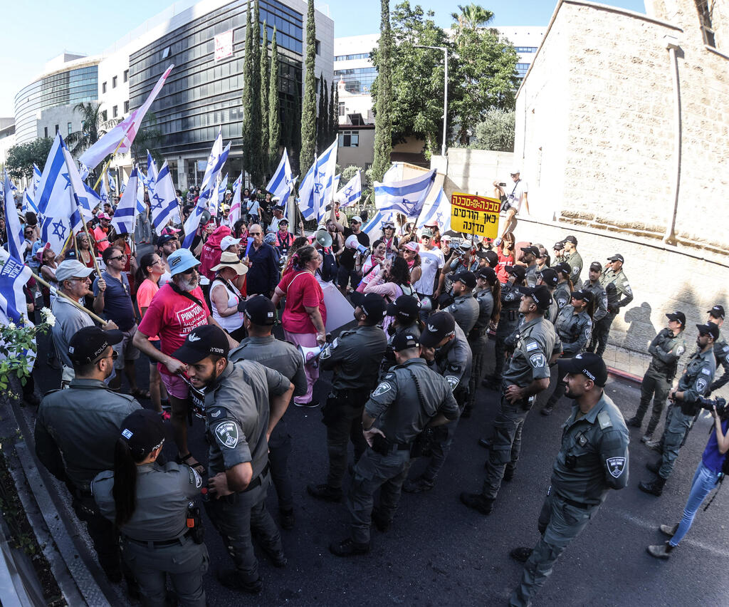 הפגנה מחאה מפגינים חיפה 20.7.23