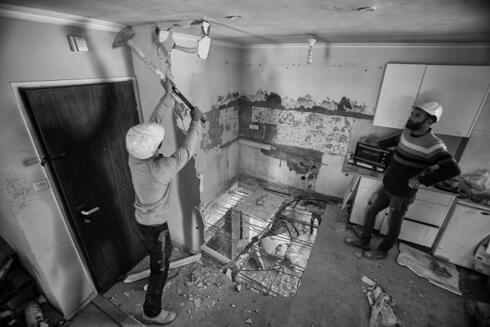 שבירת פיר מעלית בקומה הראשונה , צילום: אסף פרידמן