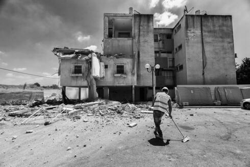 טאטוא רחבת החנייה לאחר שבירת תוספות, צילום: אסף פרידמן