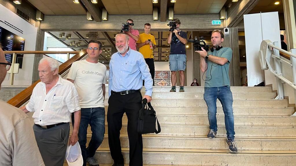אביחי מנדלבליט מגיע ל כנס החירום של לשכת עורכי הדין מוזיאון תל אביב 20.7.23
