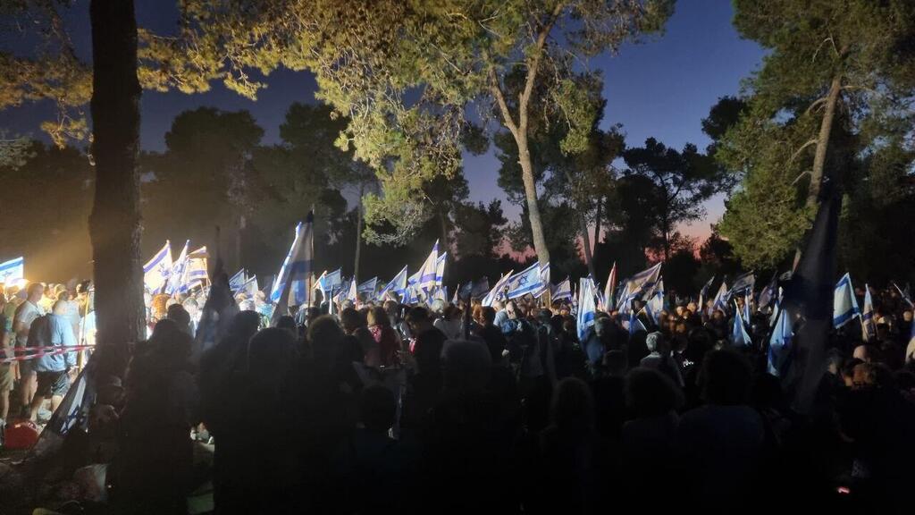 צעדת המחאה לירושלים נגד הפיכה משטרית מחנה הלילה ב שורש 21.7 מפגינים מחאה