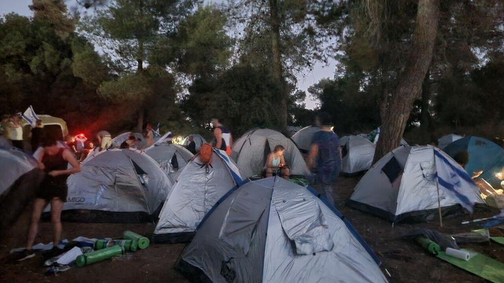 צעדת המחאה לירושלים נגד הפיכה משטרית מחנה הלילה ב שורש 21.7 מפגינים מחאה