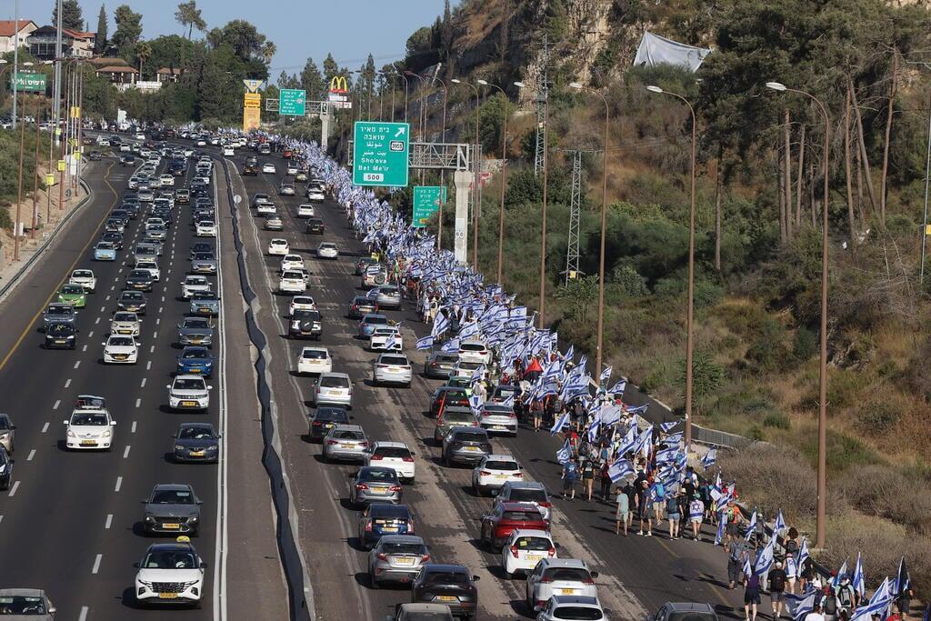 מפגינים צועדים לירושלים הצעדה לירושלים נגד הפיכה משטרית מחאה הפגנה 21.7