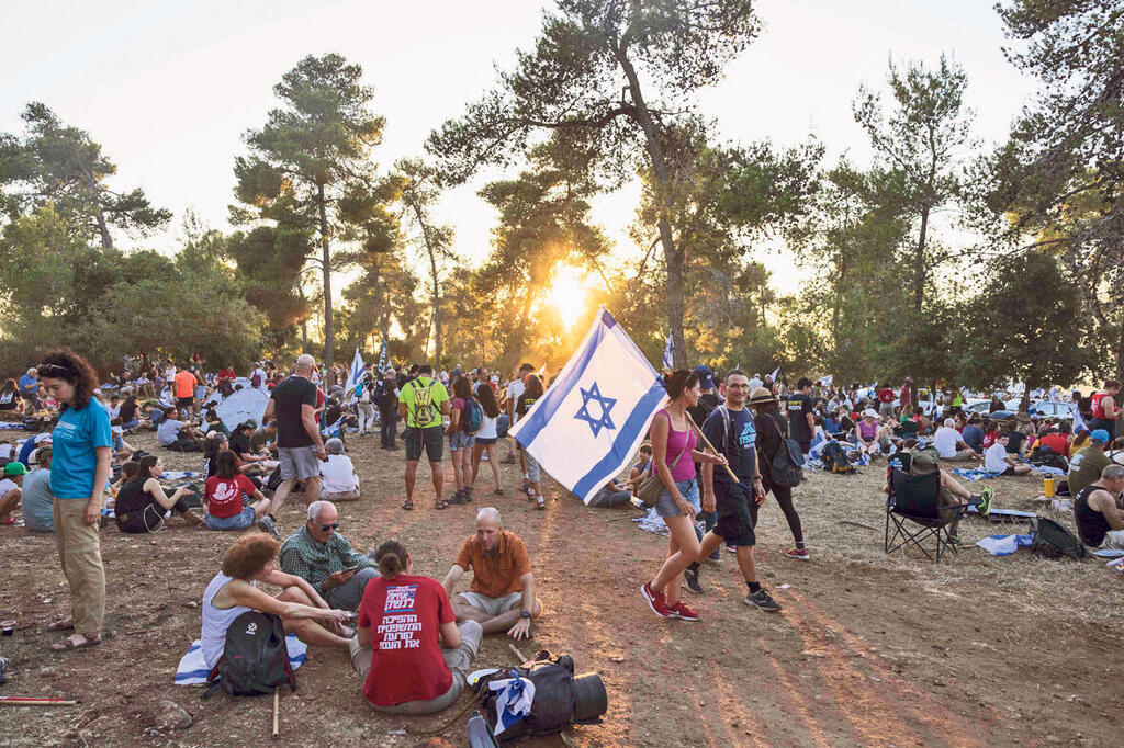 מפגינים במושב שורש