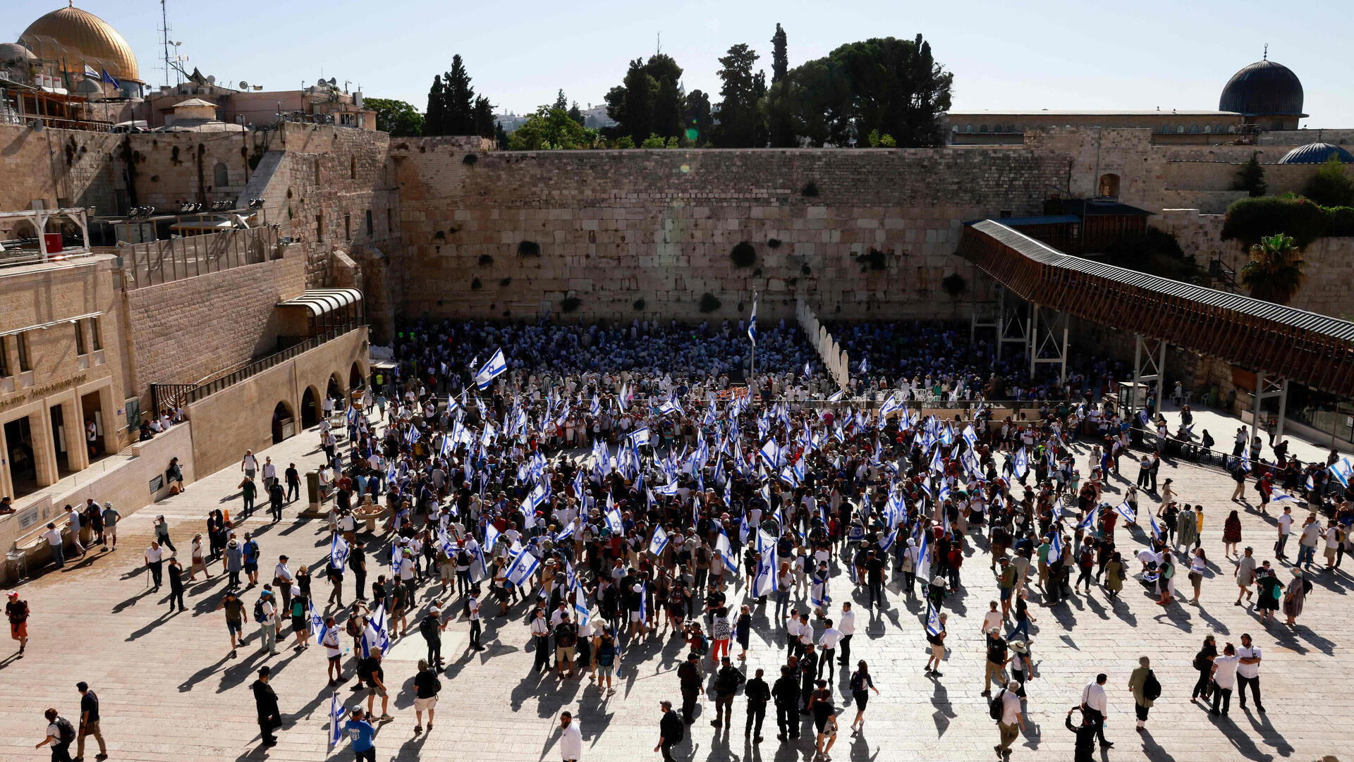כותל הכותל המערבי תפילה המונית מחאה הפגנה מפגינים בעד ו- נגד הרפורמה המשפטית ירושלים 