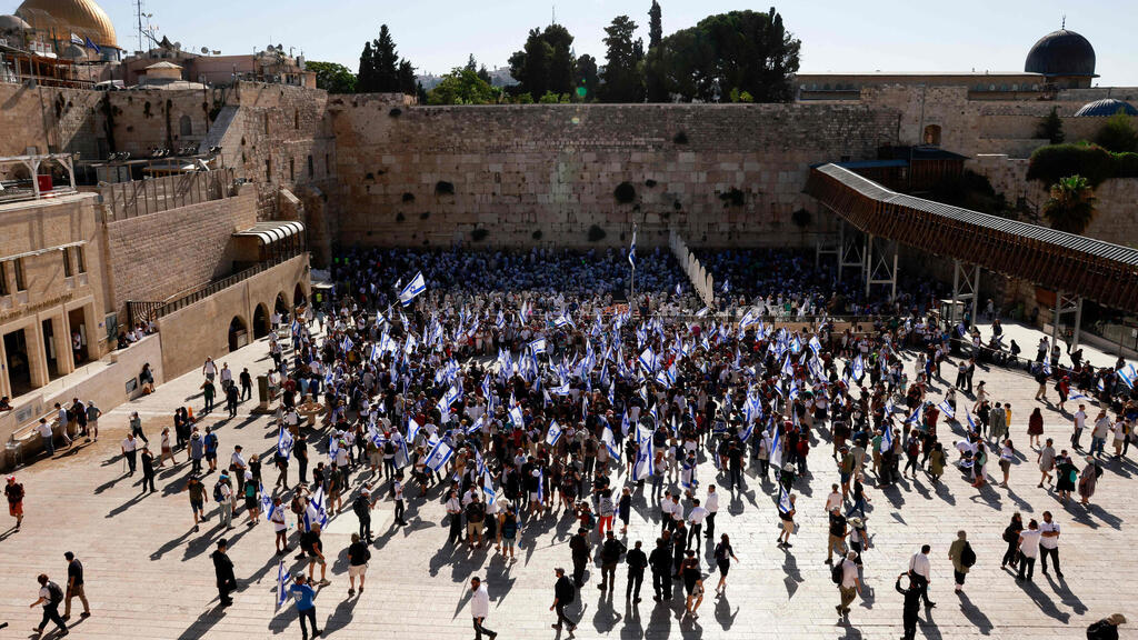 כותל הכותל המערבי תפילה המונית מחאה הפגנה מפגינים בעד ו- נגד הרפורמה המשפטית ירושלים 