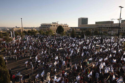 מפגינים ליד הכנסת, צילום: HAZEM BADER / AFP