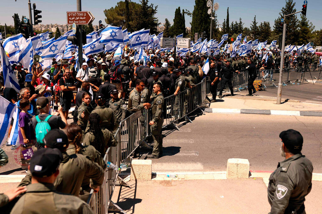 חסימת כביש הגישה ל כנסת ישראל ע"י מפגינים נגד המהפכה המשפטית